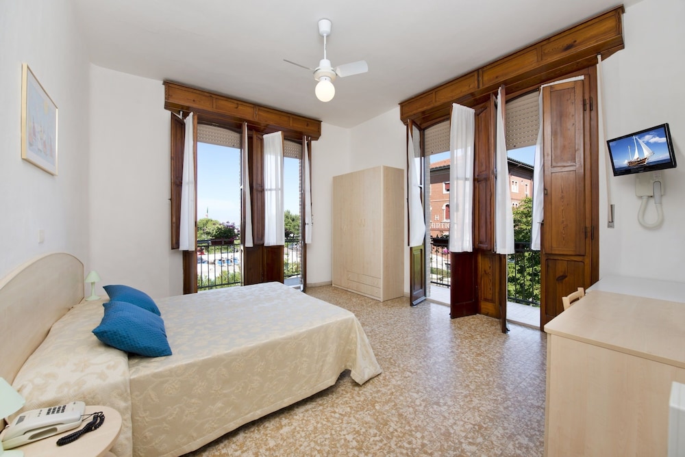 Hotel Stefania 10/36