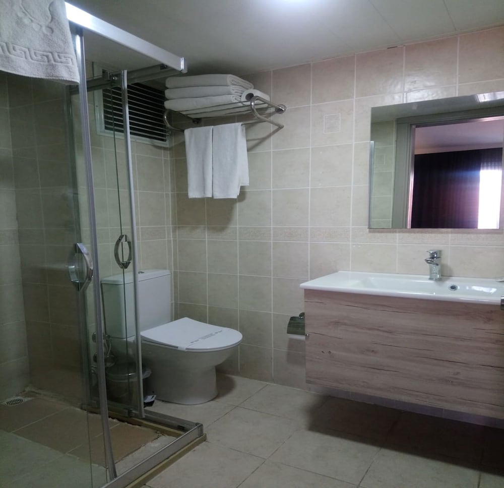Faik Hotel 49/50