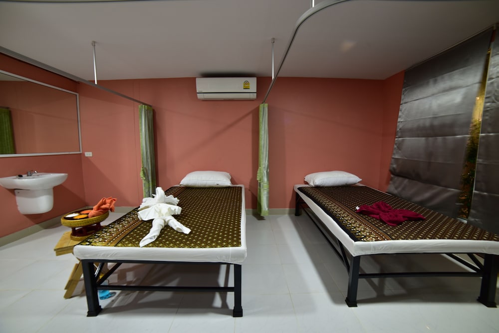 Gold Airport Suites 51/66