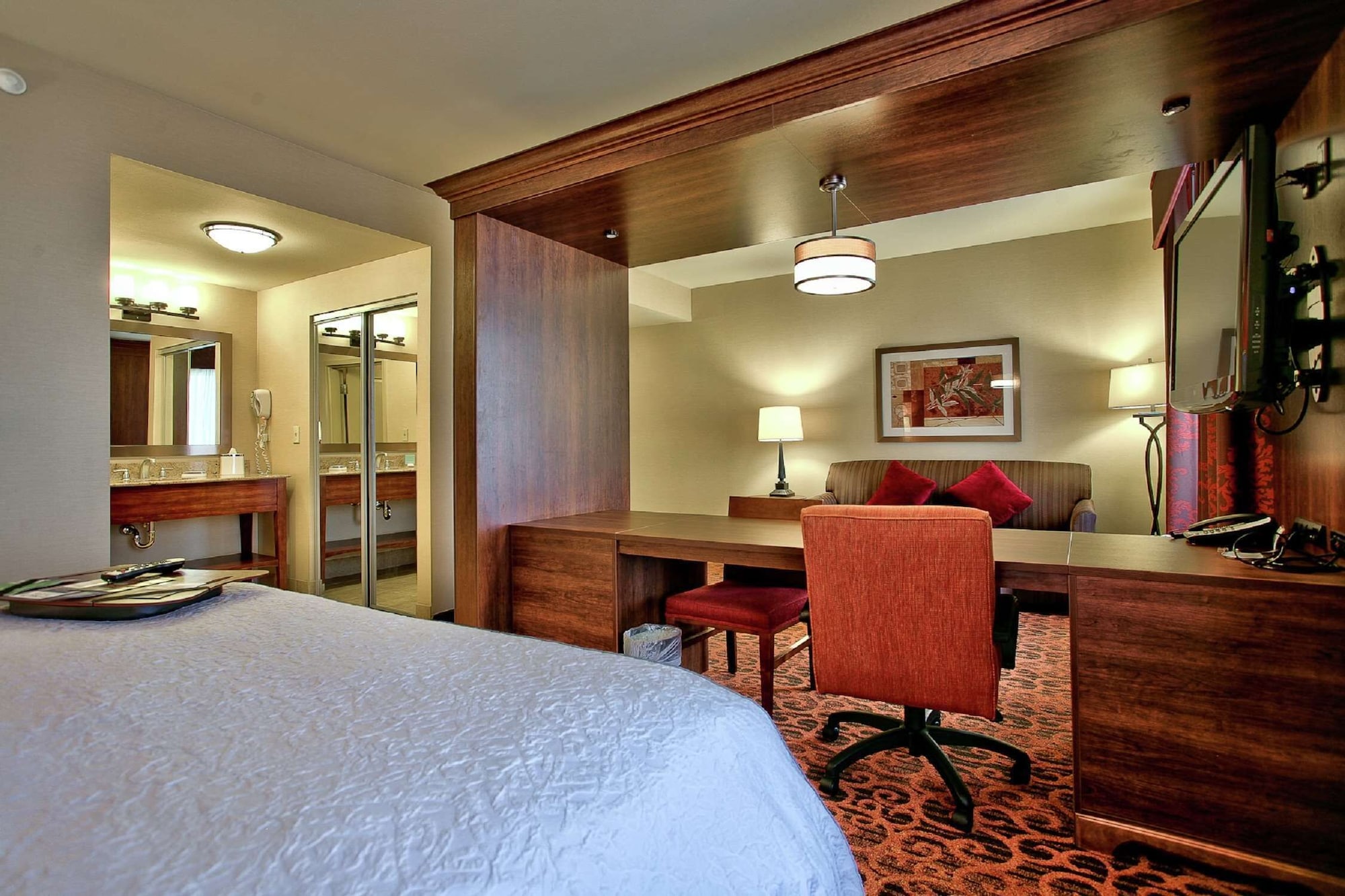 STUDIO, SUITE, KING BED