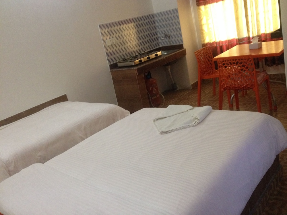 TRADITIONAL, TRIPLE, MULTIPLE BEDS, MOUNTAIN VIEW