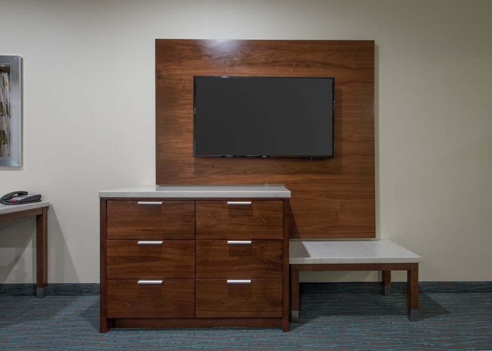 Best Western Plus Gardena Inn & Suites 33/36