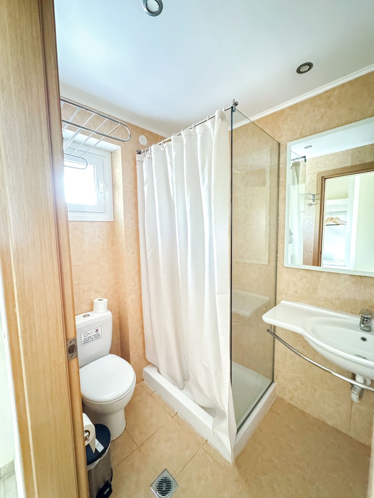 Kavos Plaza Hotel 46/50