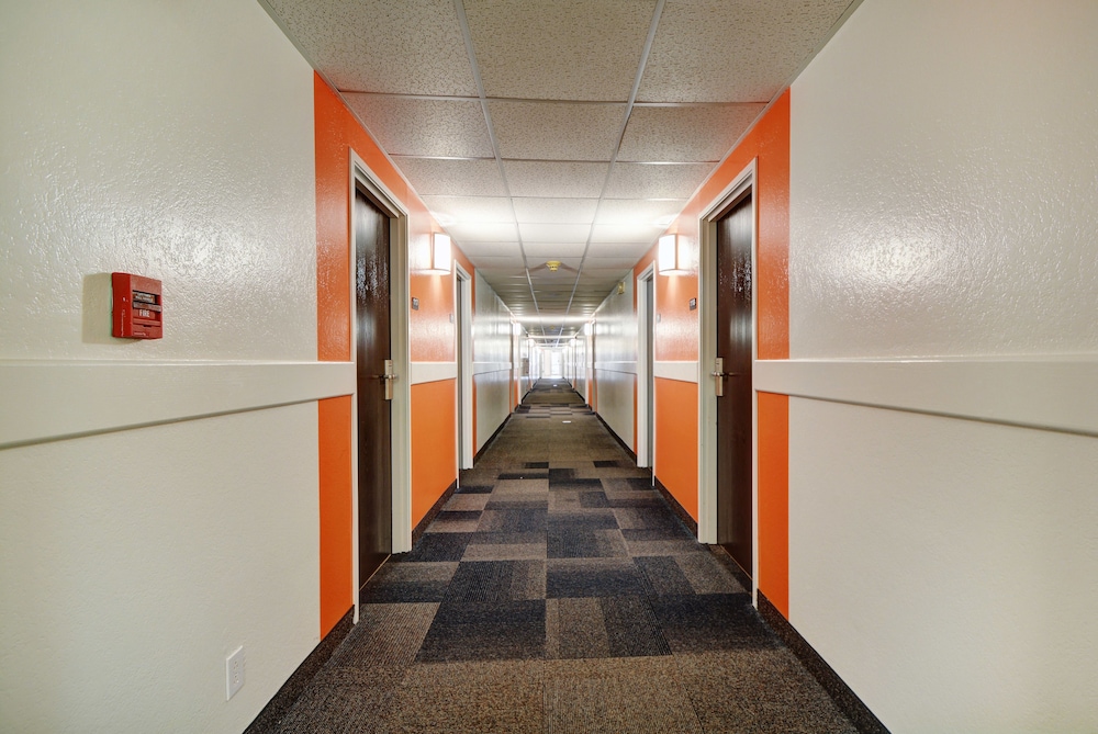 Motel6 Seekonk, MA - Providence East 32/39