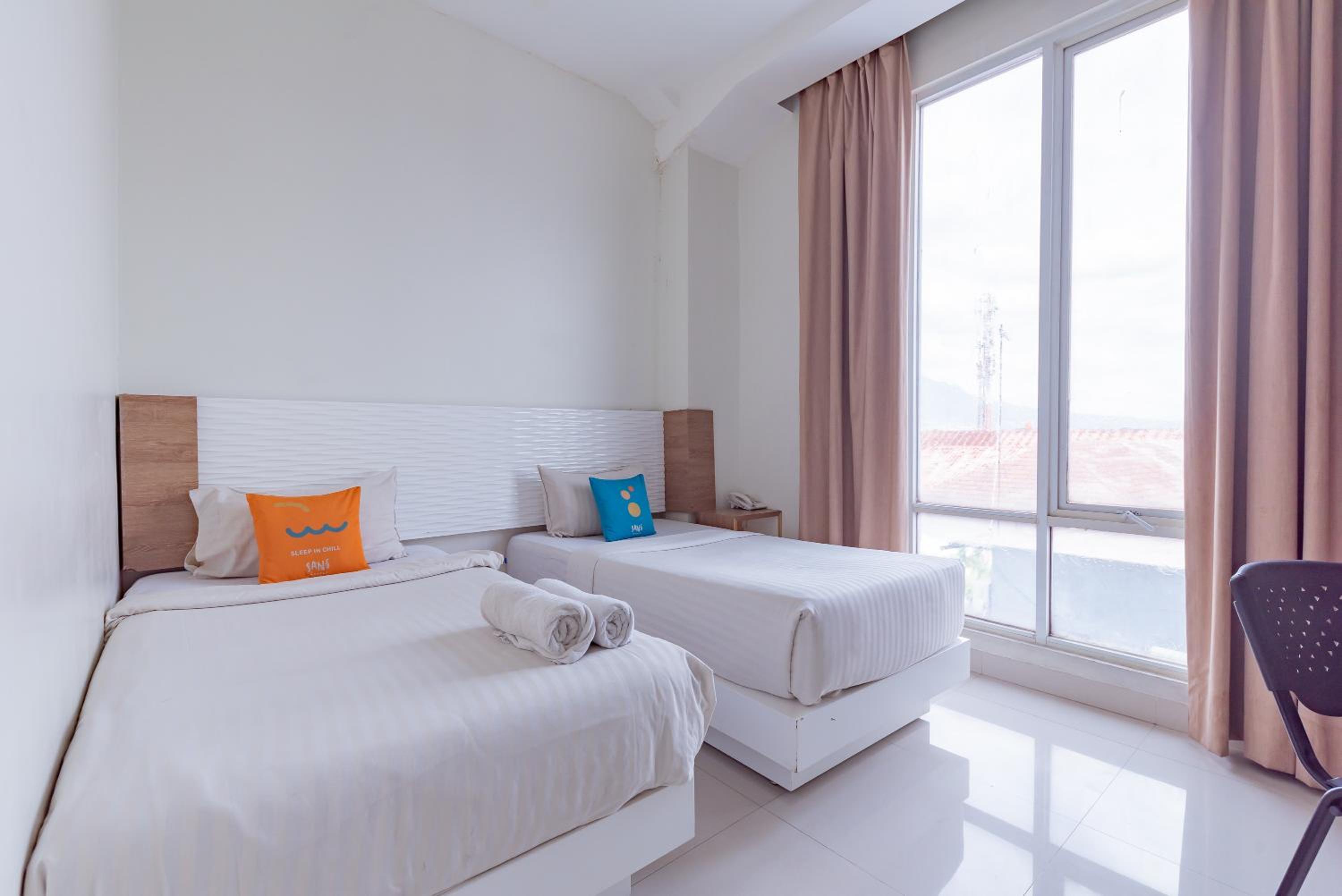 Deluxe, Twin Beds