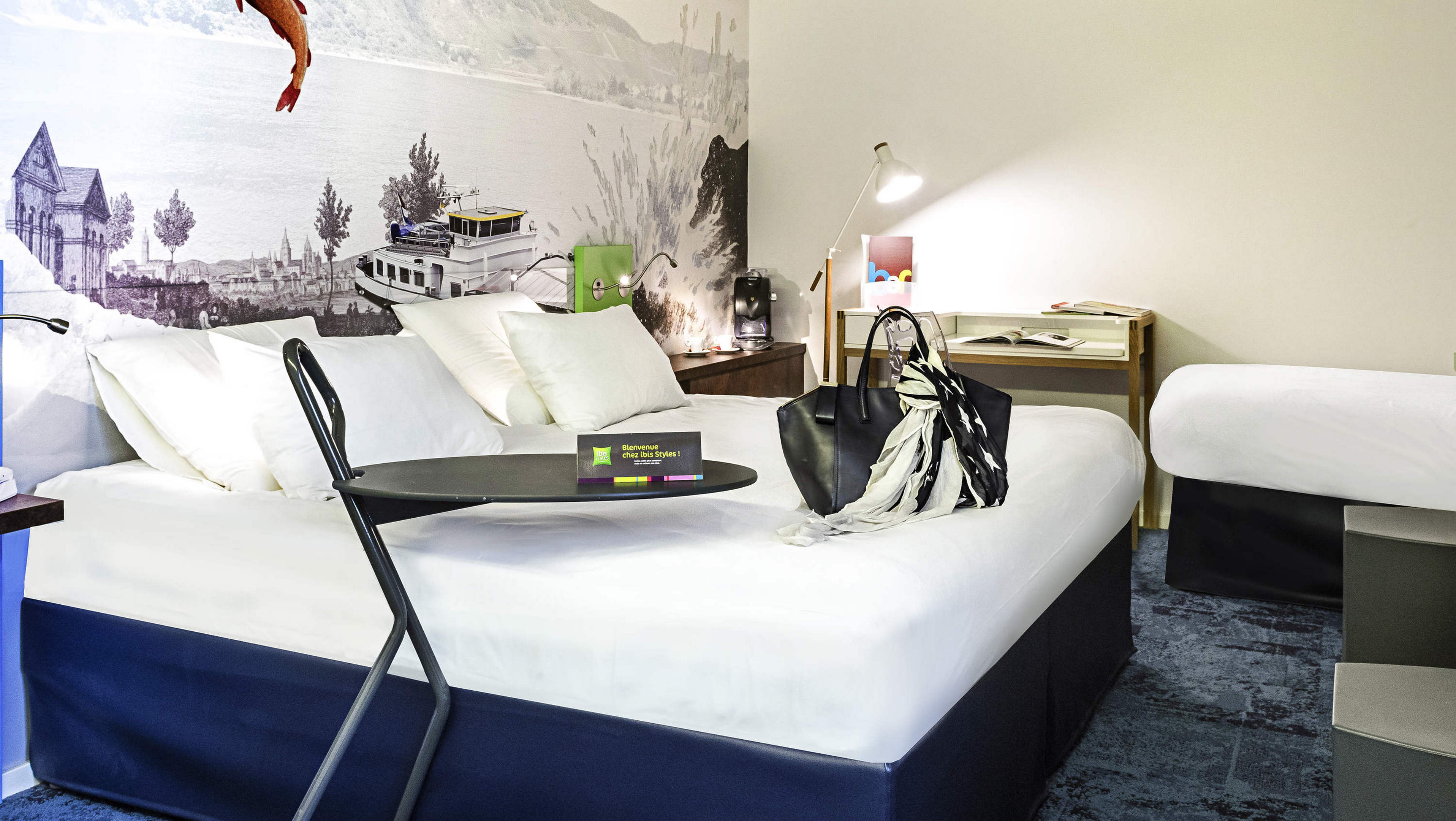 FAMILY, TWIN BEDS