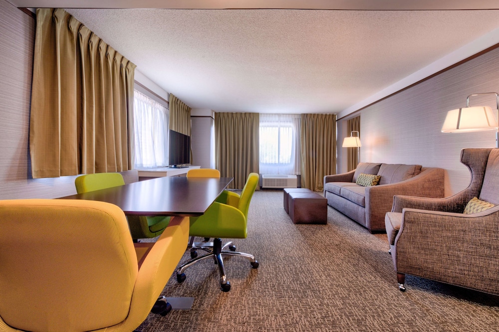 Hilton Garden Inn Detroit Southfield 73/84