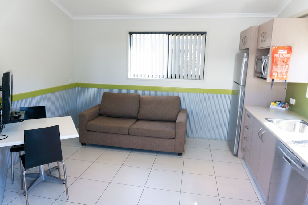 SHOAL BAY HOLIDAY PARK 37/70