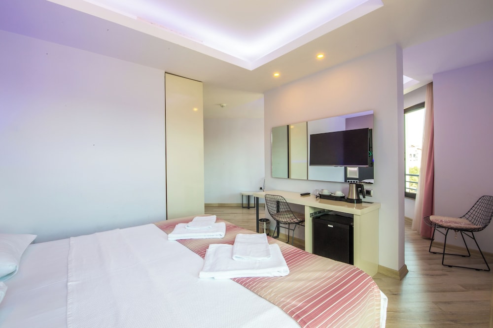 غرفة ثلاثية بسرير كوين وسرير فردي، Datca Sapphire Hotel 3/10