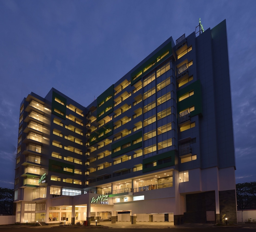 Whiz Prime Hotel Megamas Manado 1/42