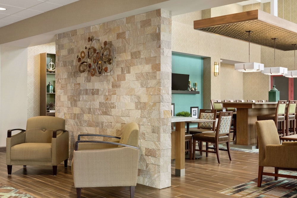 Hampton Inn and Suites Minooka 28/37