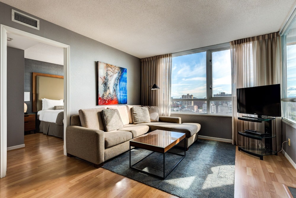 Carmana Hotel and Suites 26/39