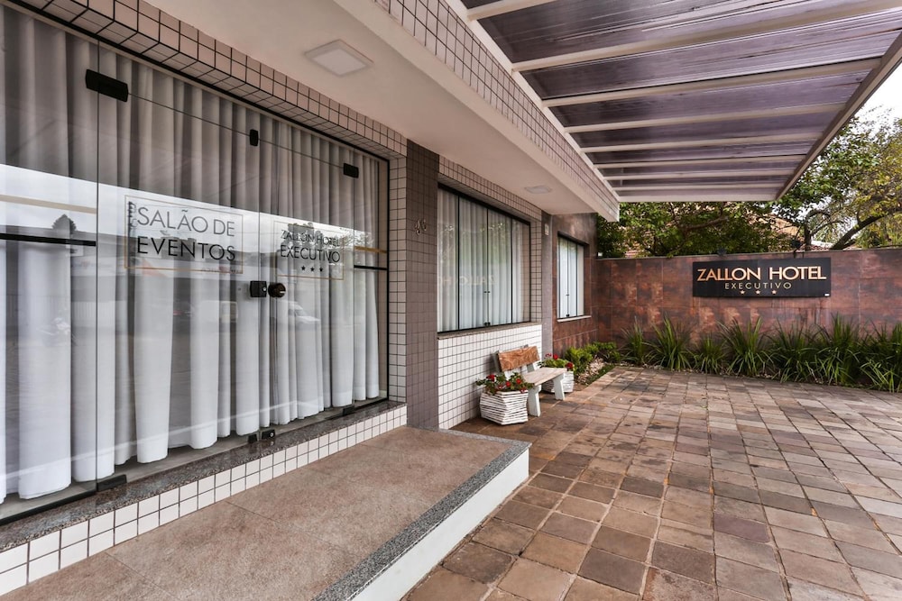 ZALLON HOTEL EXECUTIVE 48/53