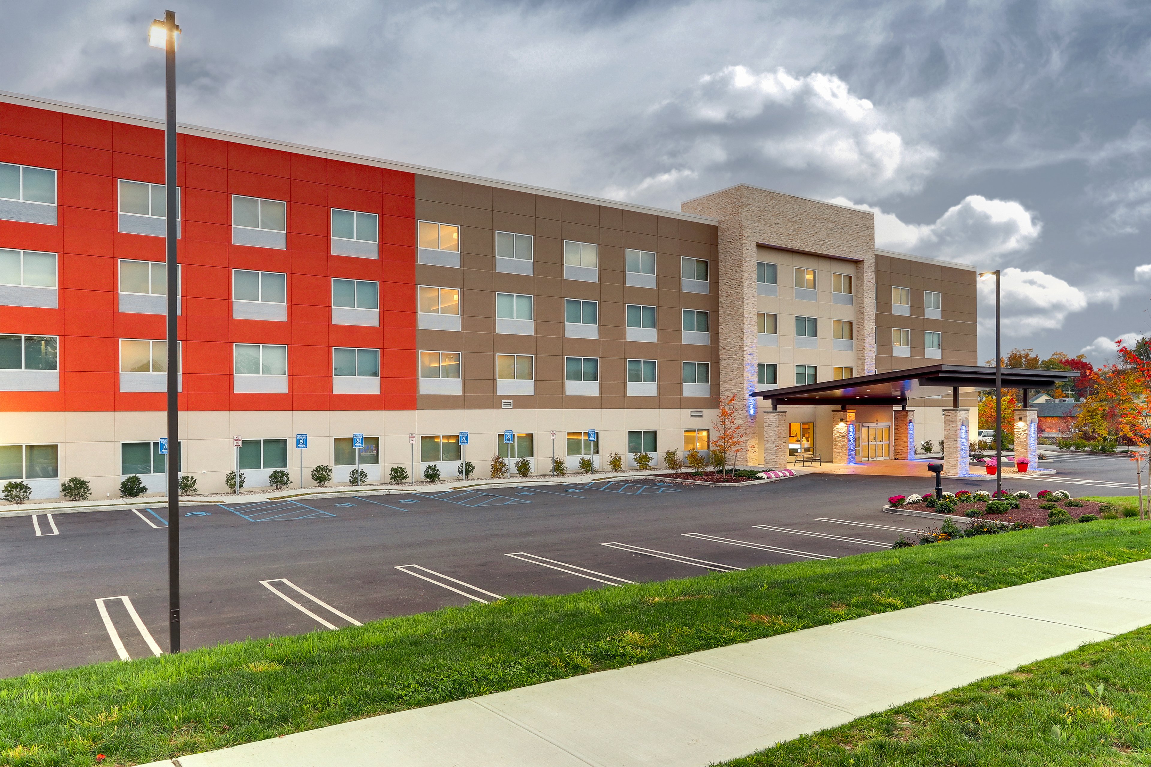 Holiday Inn Express Suites Middletown Goshen 5/71