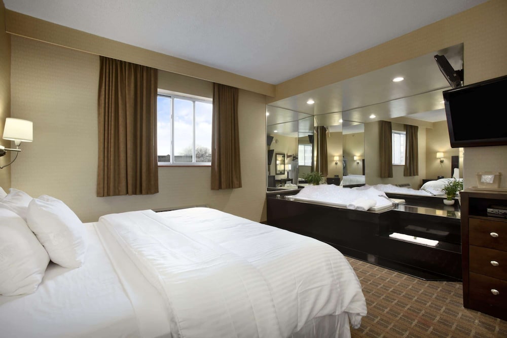 Ramada by Wyndham Bronx 25/55