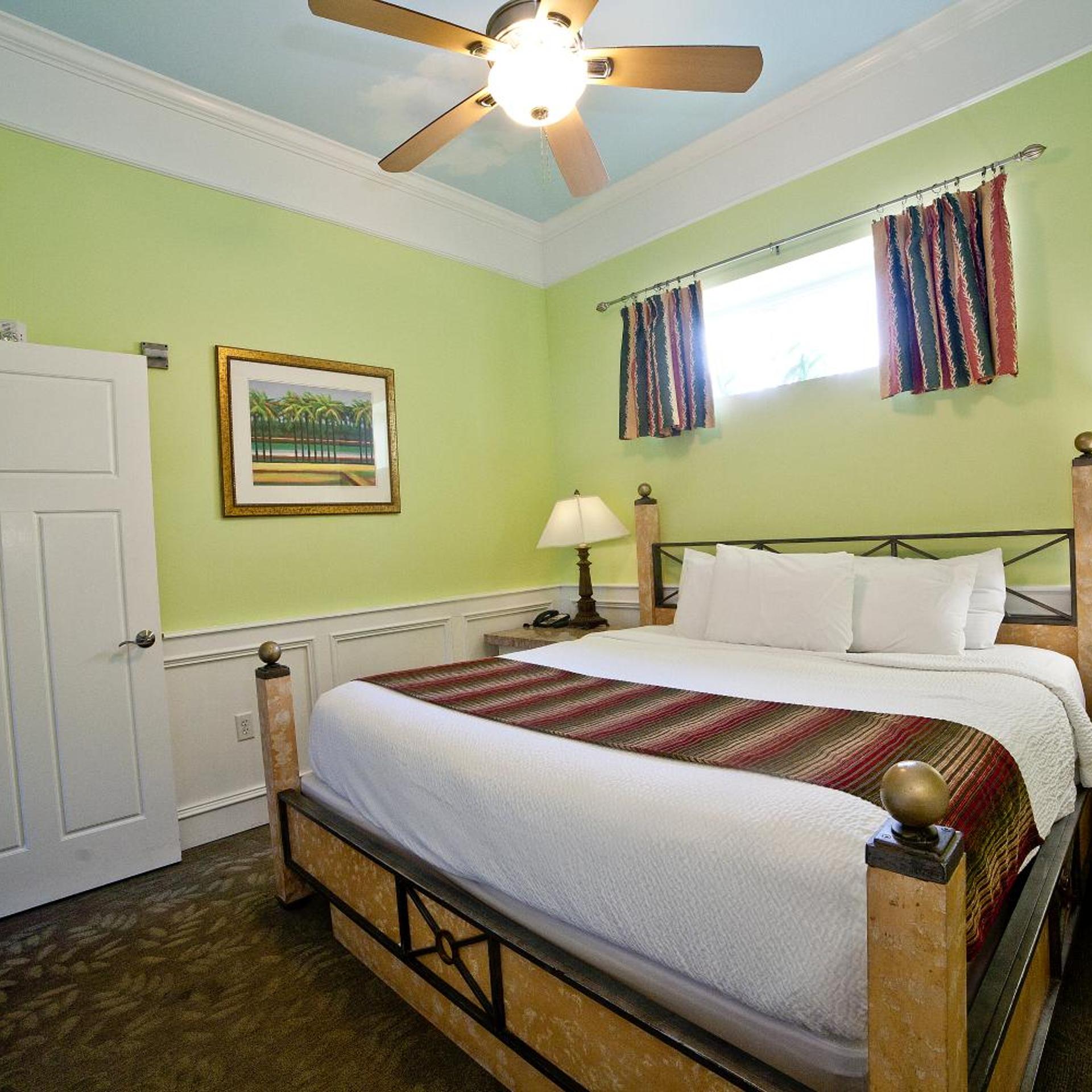 Suite, King Bed, Accessible