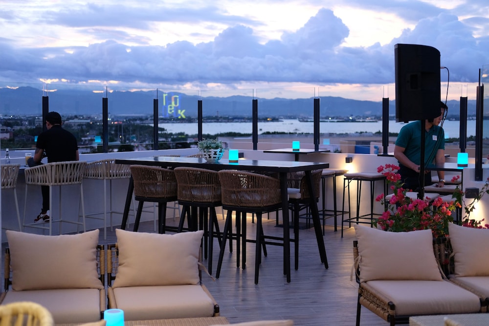 1521 Hotel 42/45
