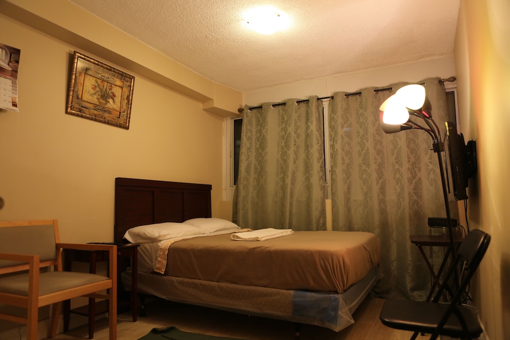 Toronto Furnished Living 13/52