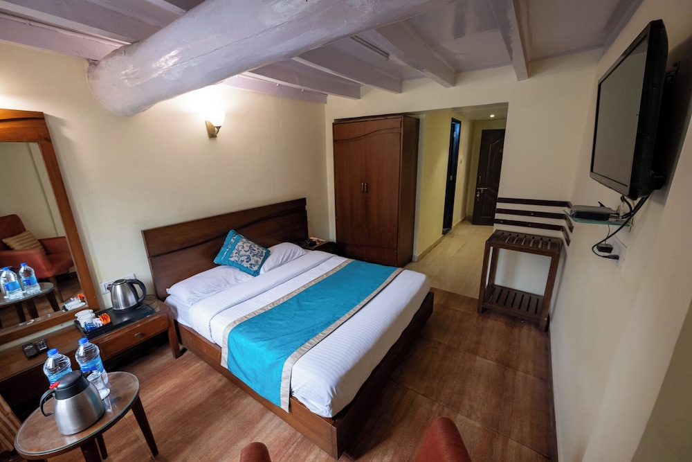Economy, Single, Queen Bed
