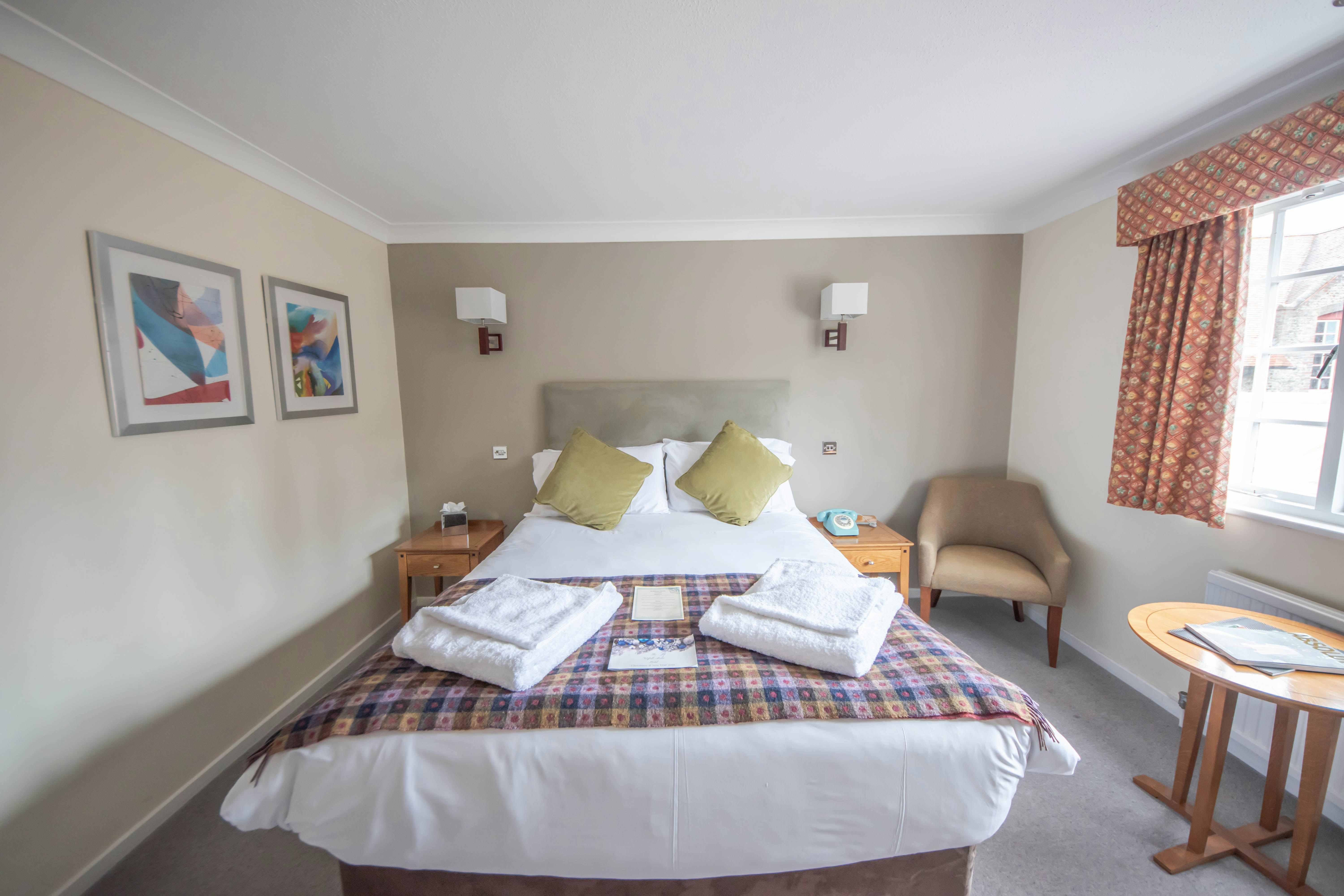 Norfolk Arms Hotel 6/55