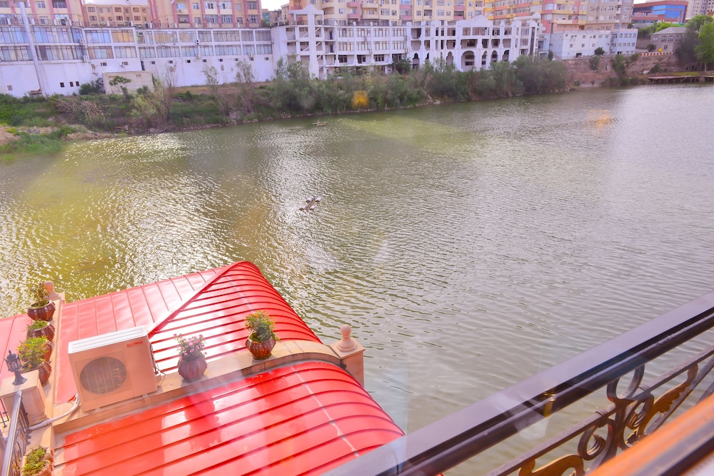 The Lake Palace Hotel Baku 35/50