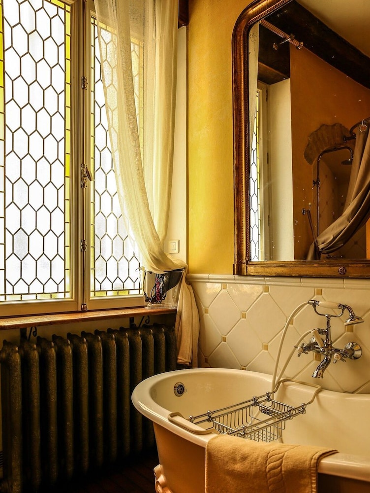 Le Petit Tertre - Chambres D'hotes 65/65
