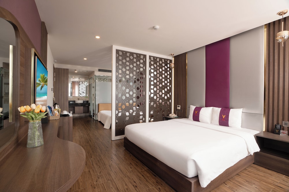 FAMILY, KING BED, CITY VIEW, SOFA