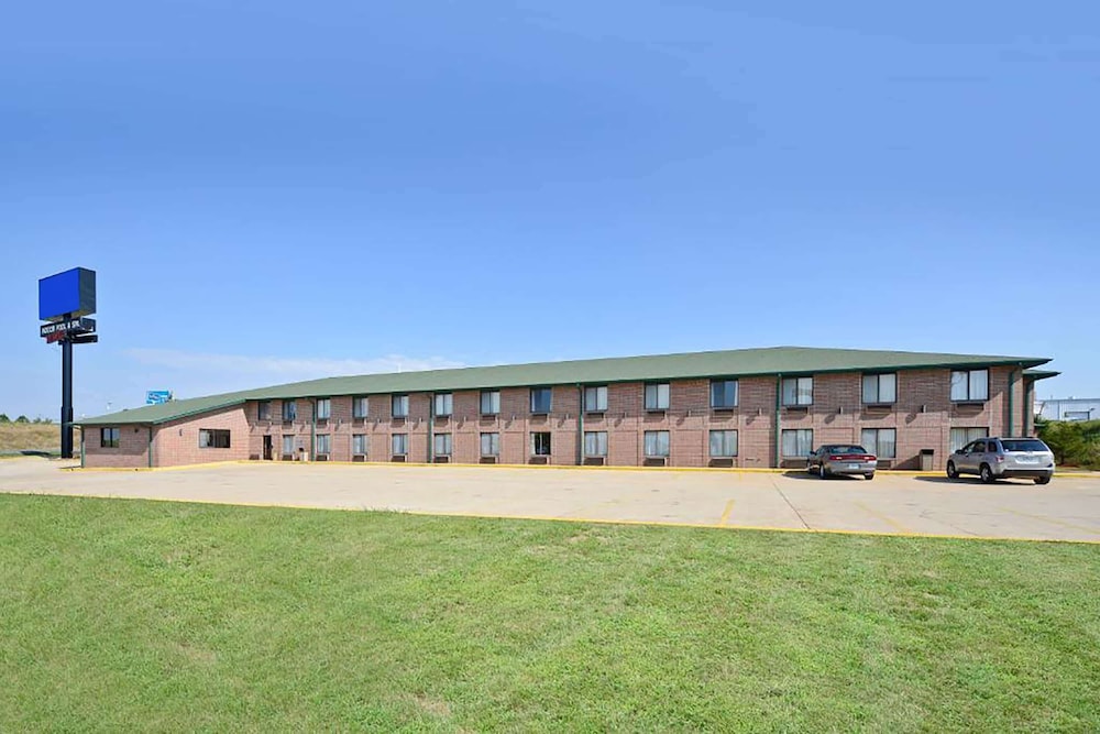Days Inn by Wyndham Ozark Springfield 18/22