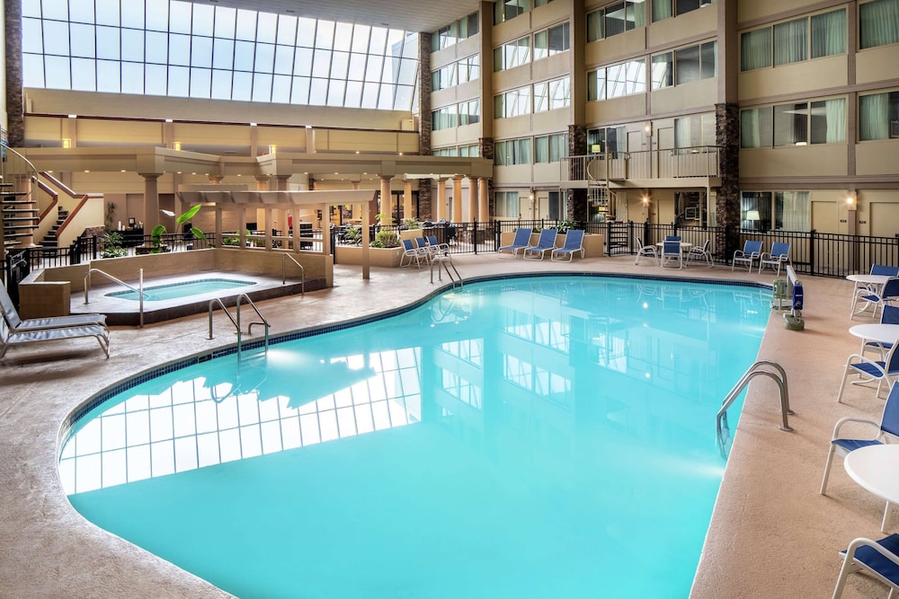 Wyndham Garden Westlake 37/83