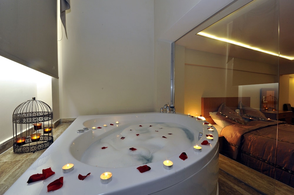 Aiza Suites 27/53