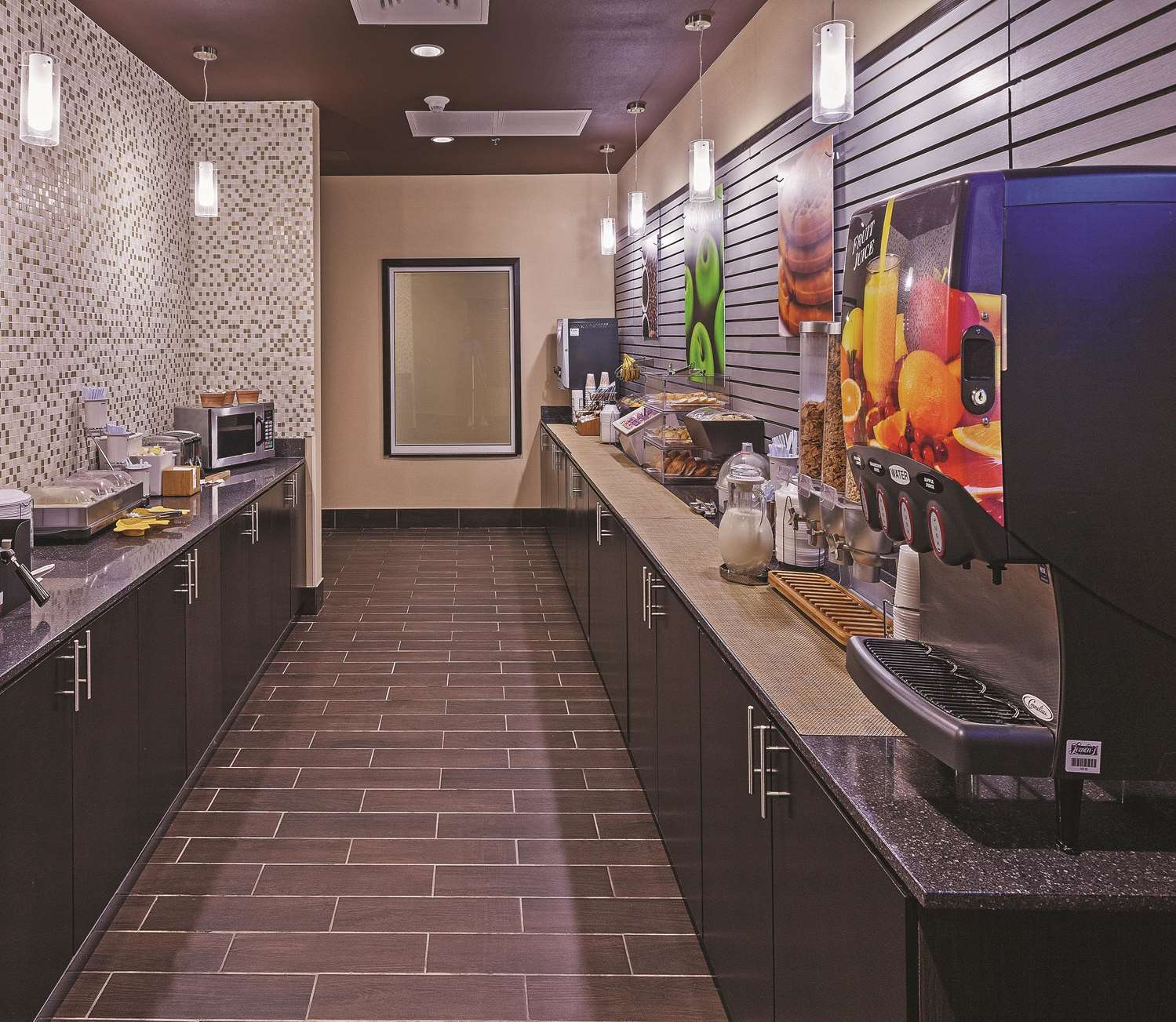 La Quinta Inn & Suites by Wyndham Wichita Falls - MSU Area 9/40