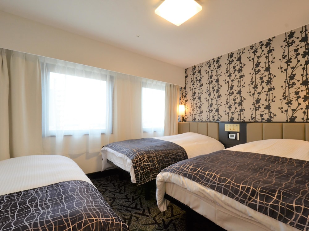 ROOM, TRIPLE