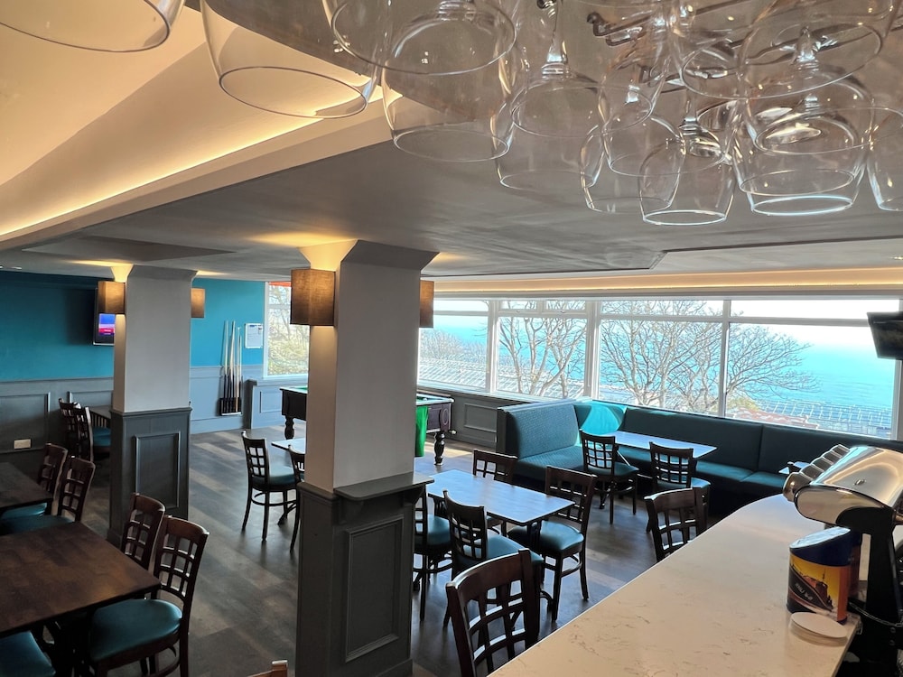 Cove Bay Hotel 46/60