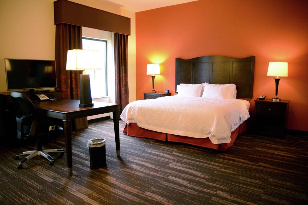 استوديو بسرير كينج مع أريكة لذوي الإعاقة، Hampton Inn Poplar Bluff 2/5