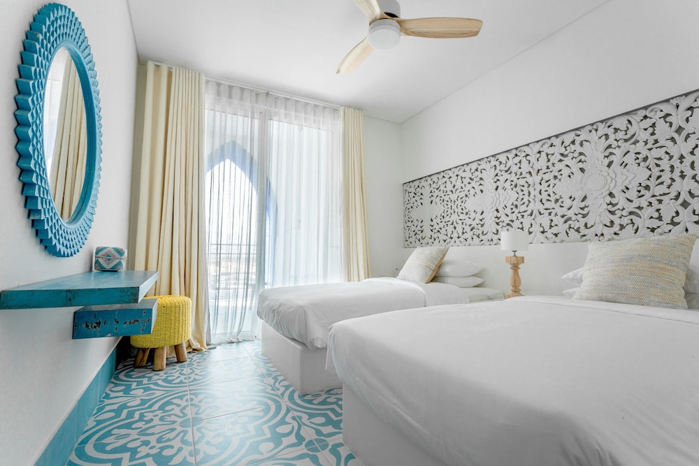 2 BEDROOMS, SUITE