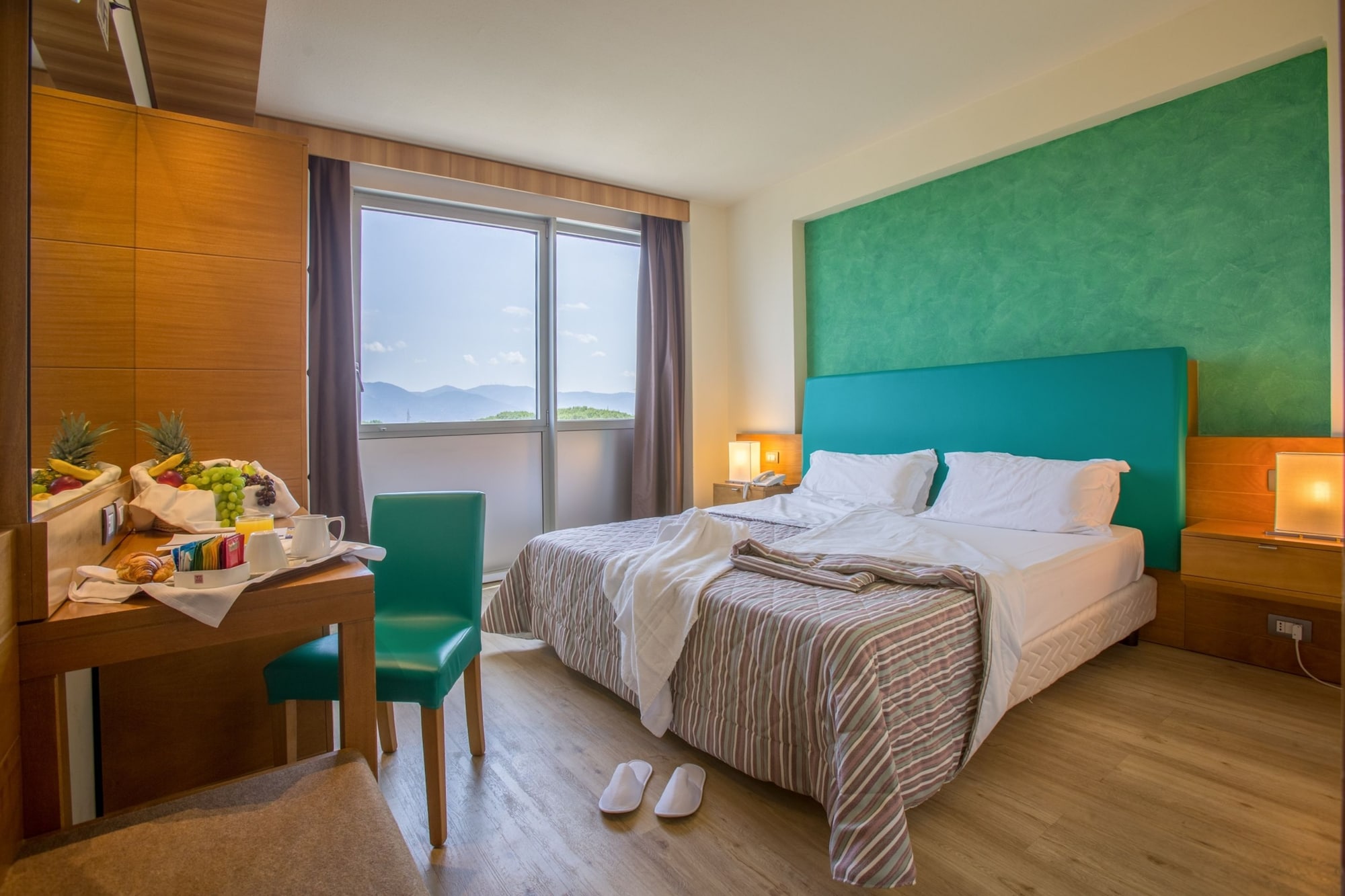 ROOM, 1 DOUBLE AND 1 SINGLE BED
