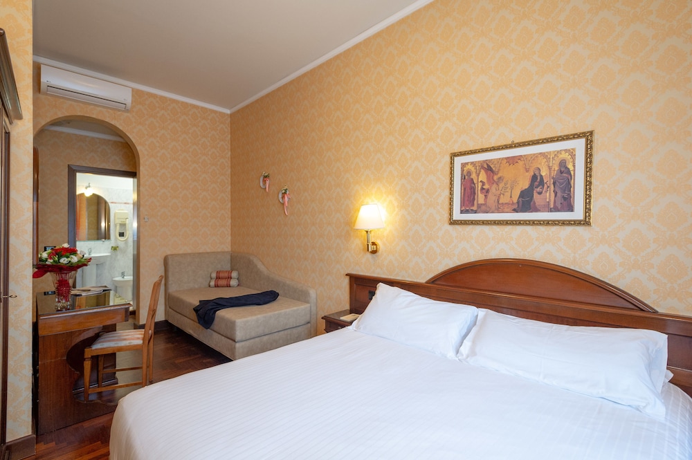 1 BEDROOM, CLASSIC, QUADRUPLE