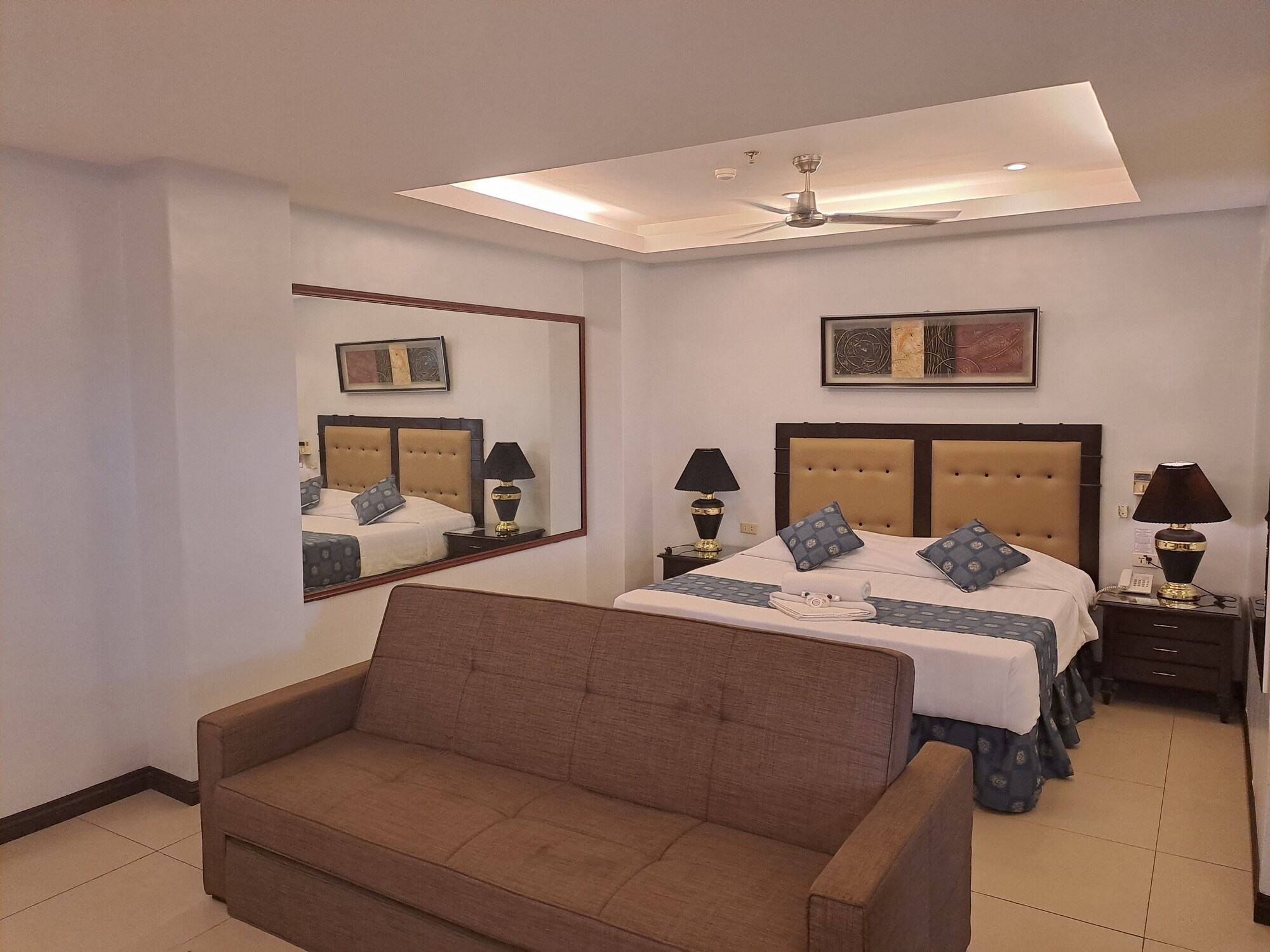 Lagoon, Family, King Bed, Pool Side