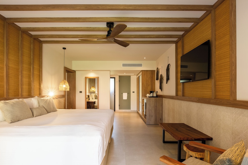 2 BEDROOMS, SUITE