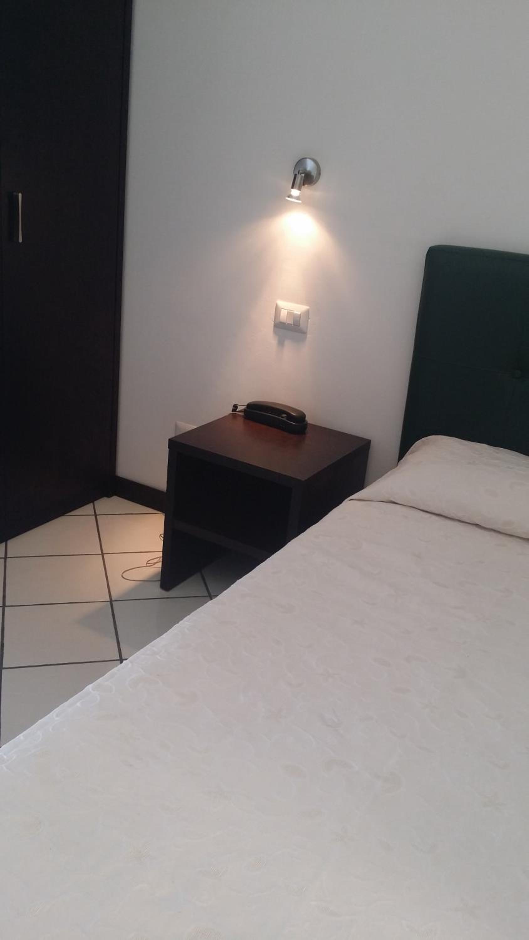 Room, Single