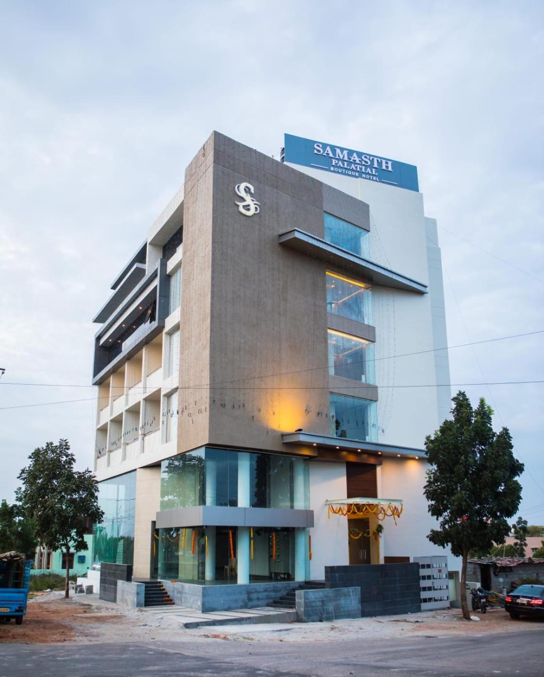 Samasth Palatial by Yuvraj group of Hotels 4/30