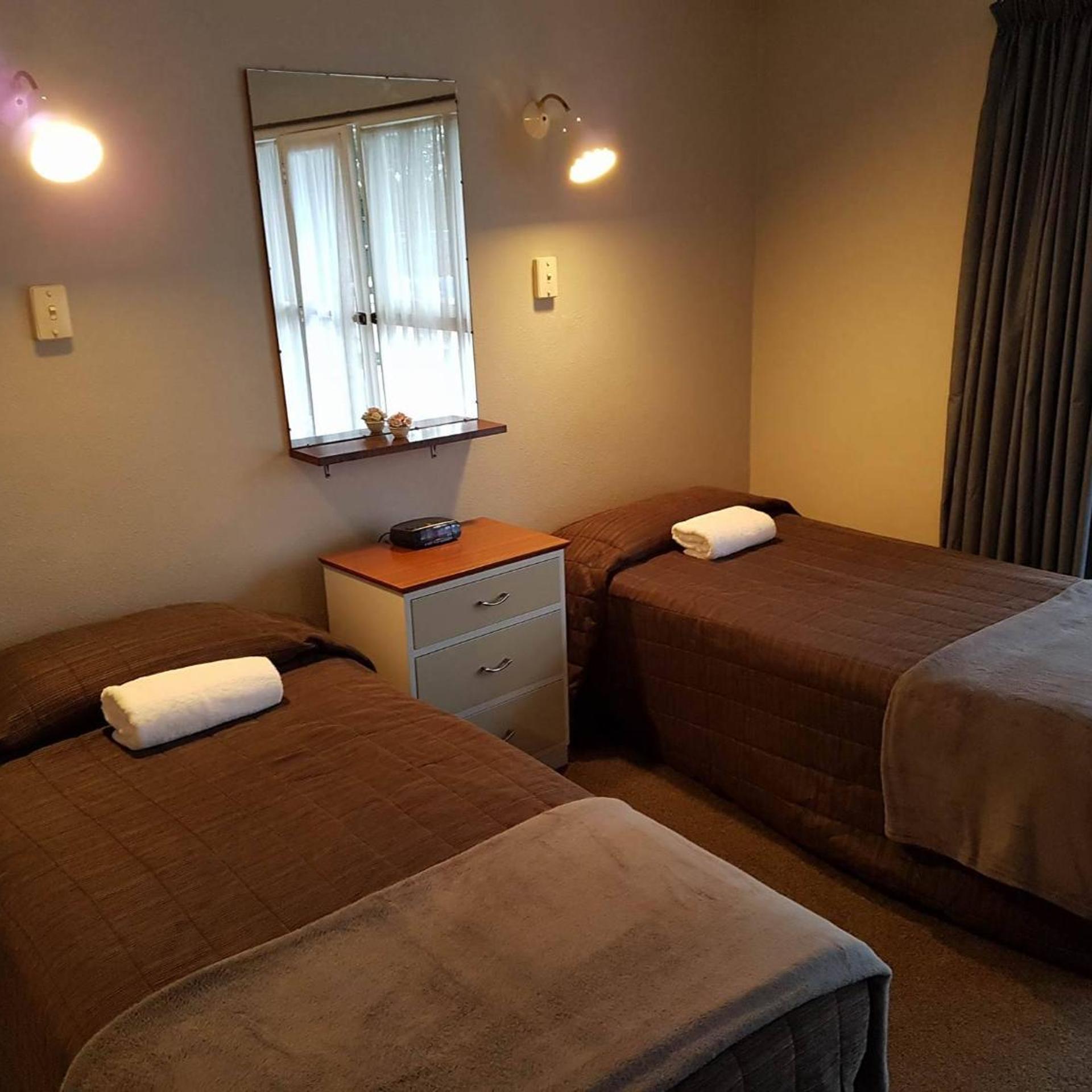 Camberley Court Motel 3/26