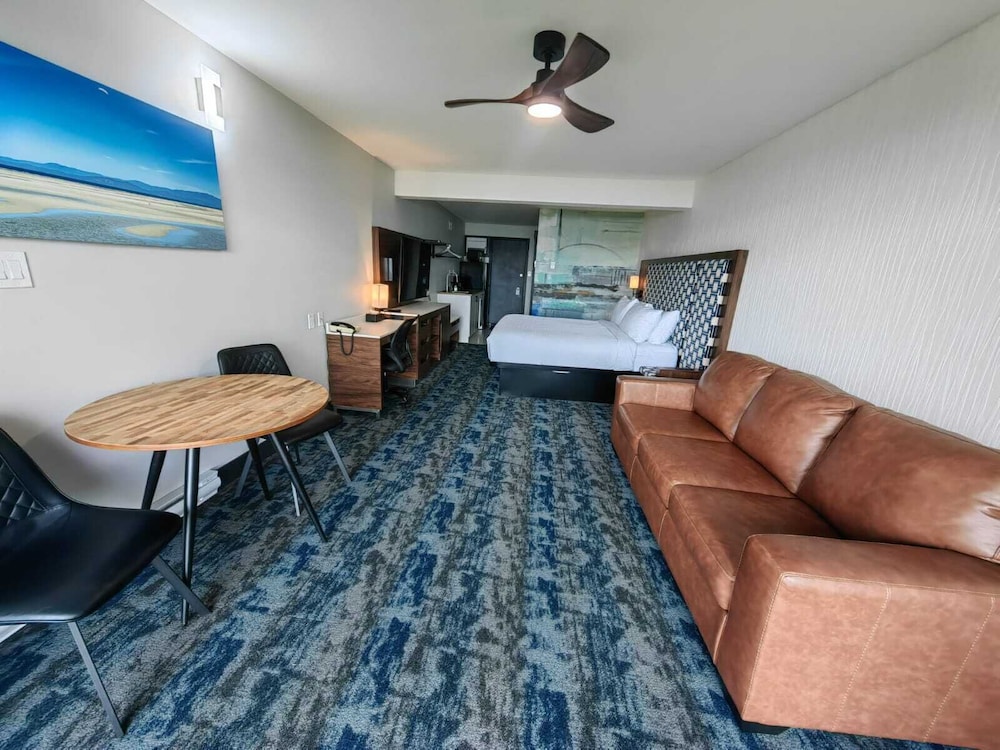 Sea Edge Beachside Hotel 39/59