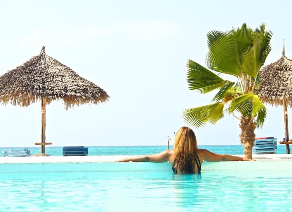 Smiles Beach Hotel 14/57