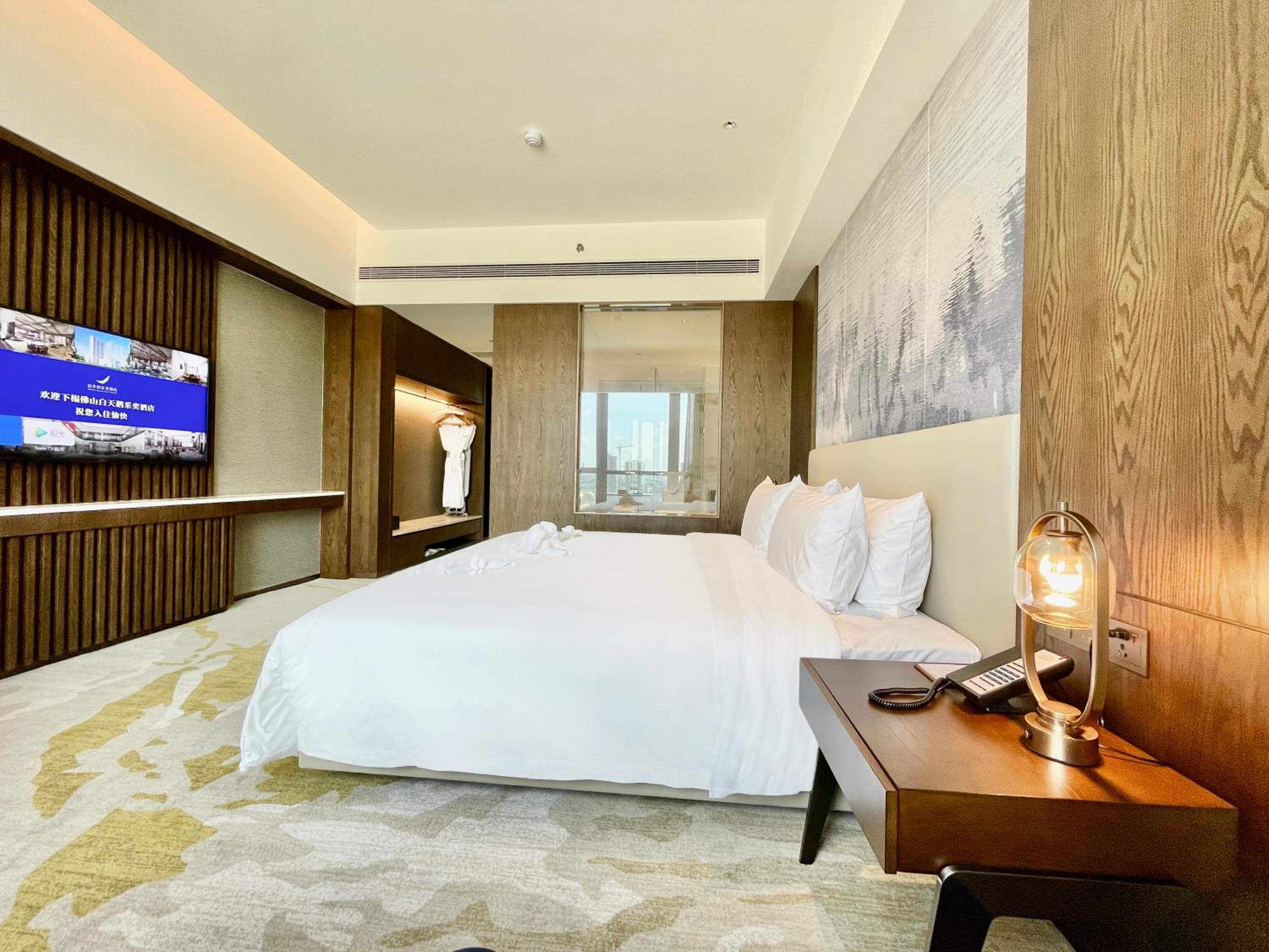VYV river view king bed room