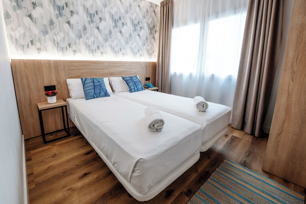 Sweet Lloret Suites 11/91
