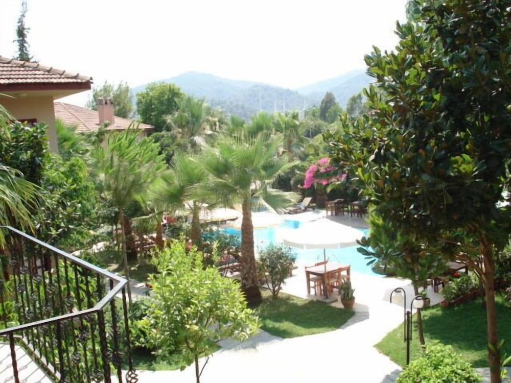 Nirvana Apart Hotel 33/41