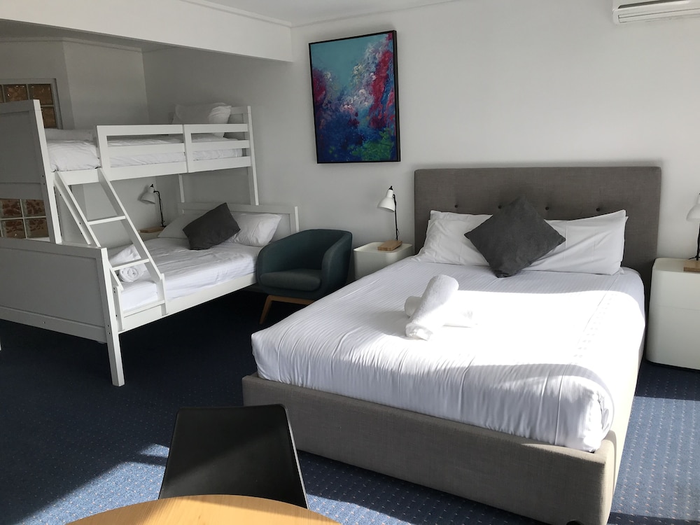 Family, 1 Queen and 1 Single Bed, Bay View