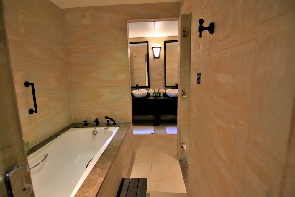 Azimut Hotel Musandam 54/68