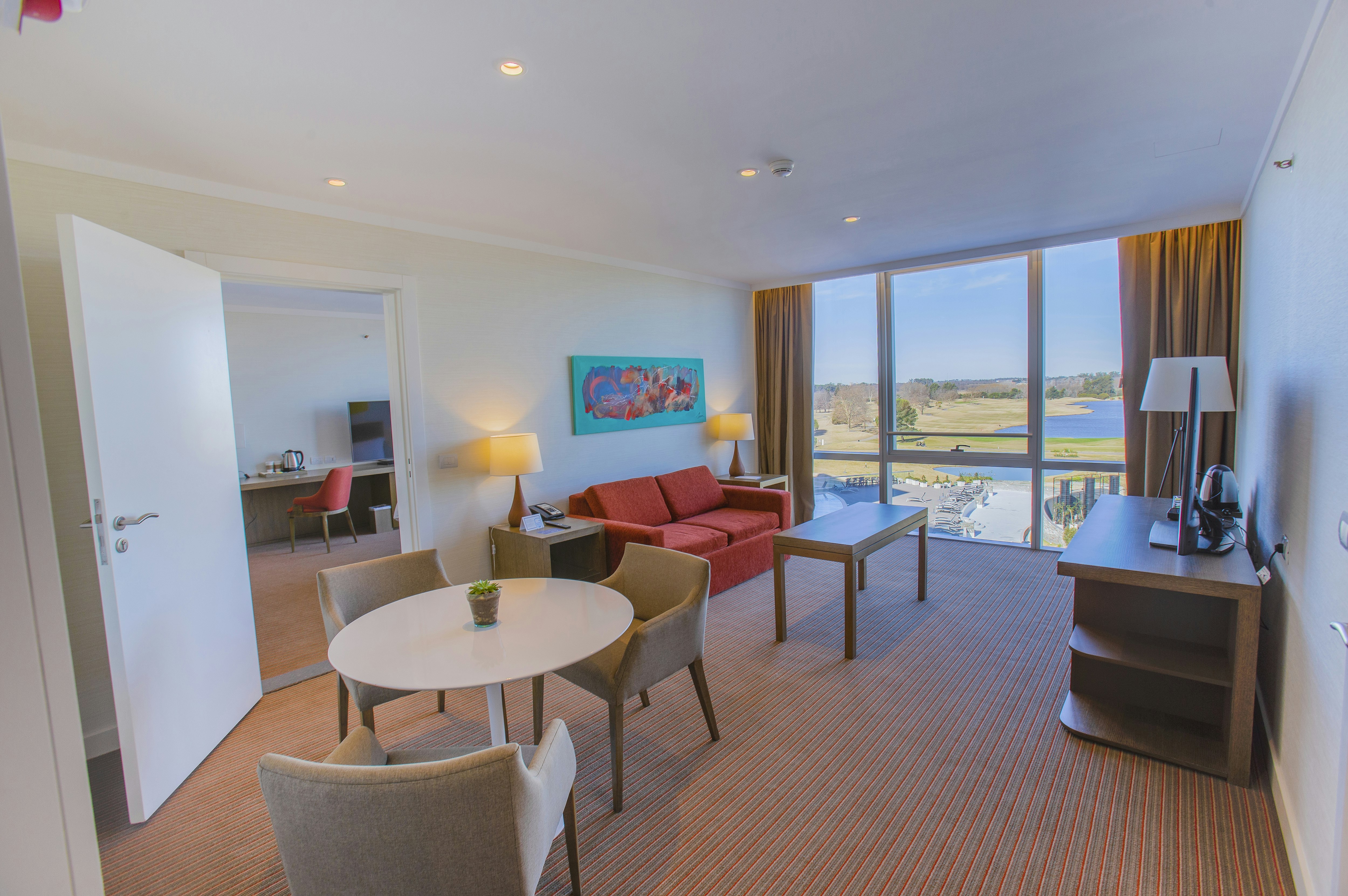 Hilton Pilar 49/80
